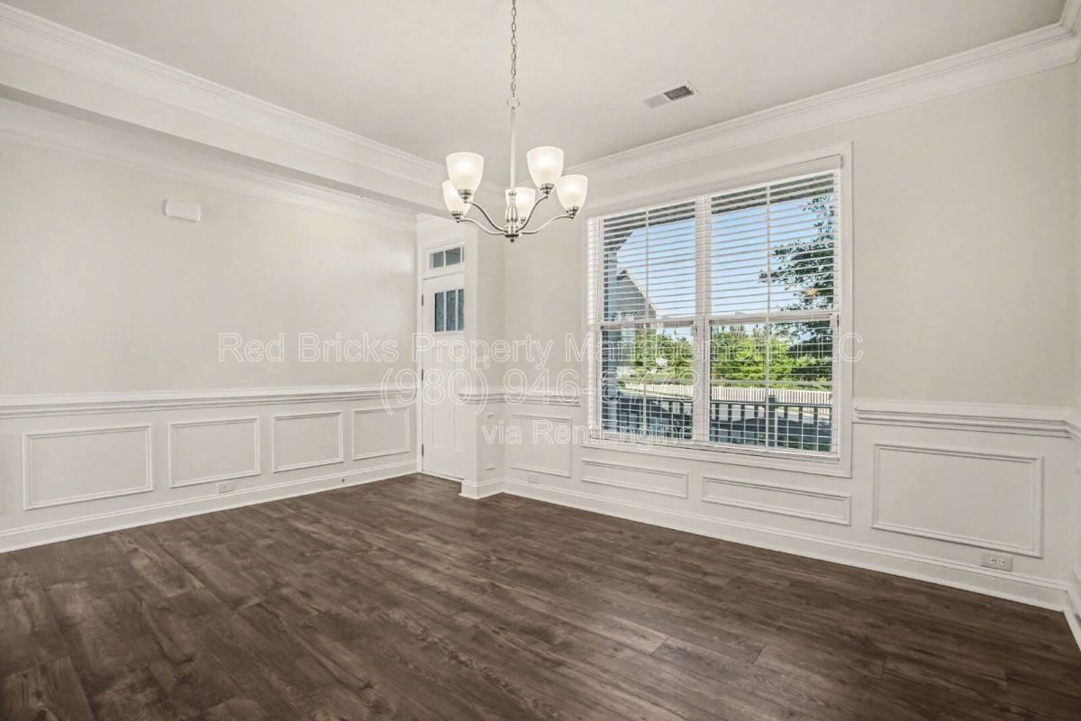 1569 Cambria Ct - Photo 3 of 10