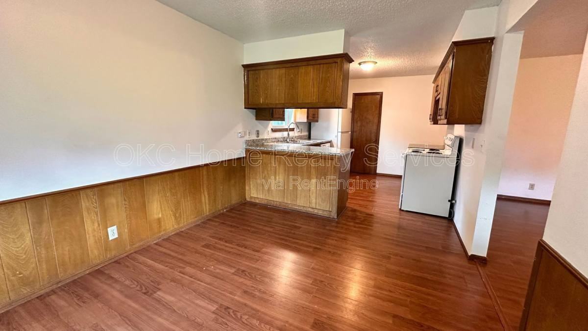 1210 Glenwood Dr - Photo 3 of 9