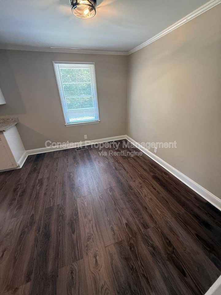 1164 Newberg Ave - Photo 3 of 7