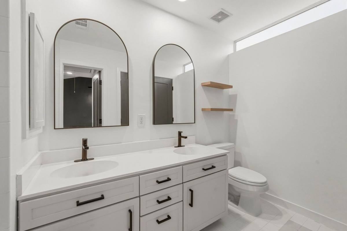 6121 Gehring St - Photo 3 of 10