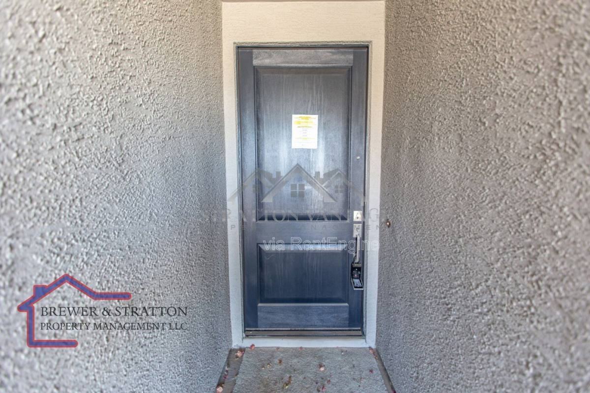15243 W Latham St - Photo 3 of 10