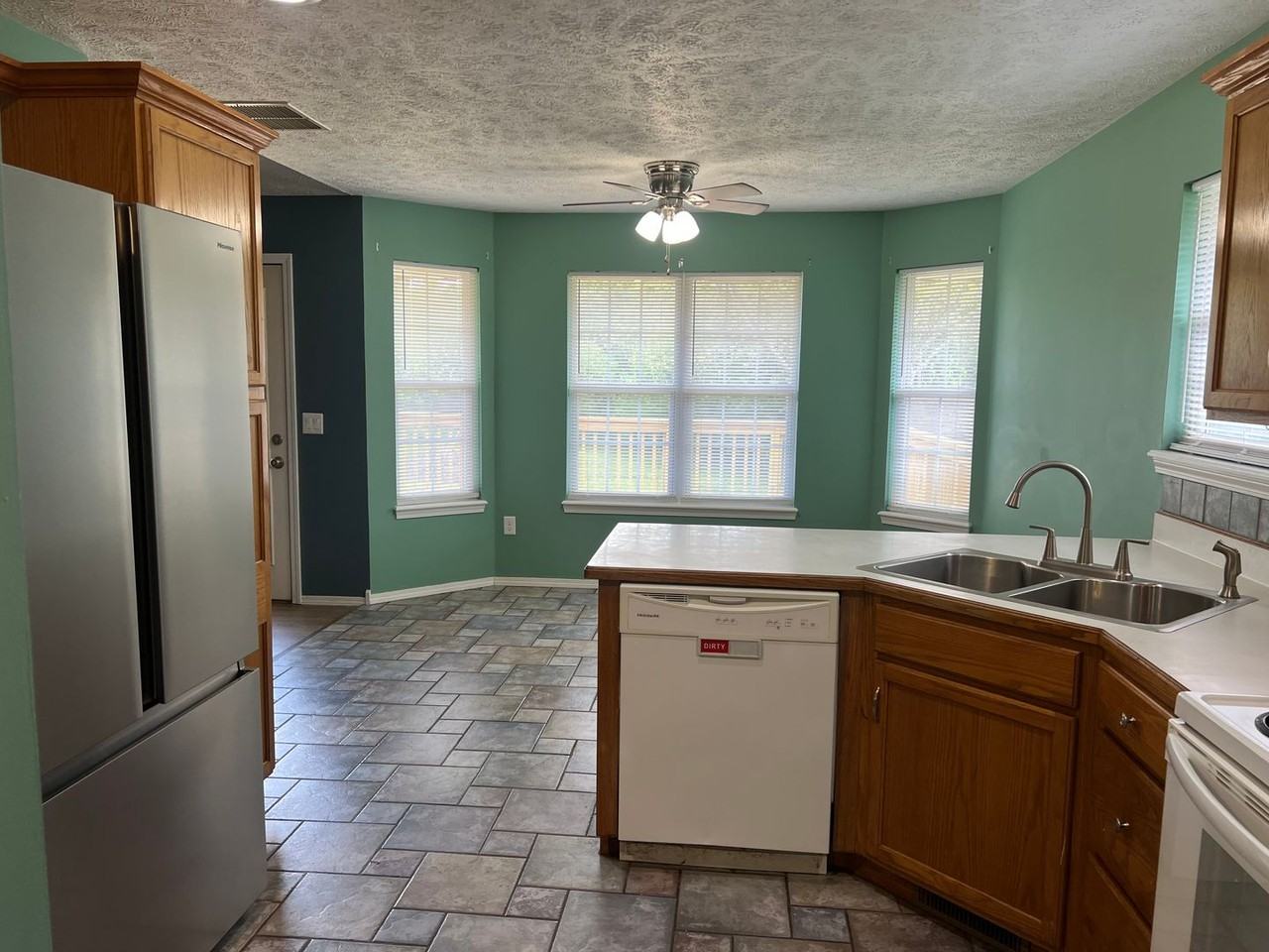 5118 N Graybrooke Dr - Photo 6 of 34