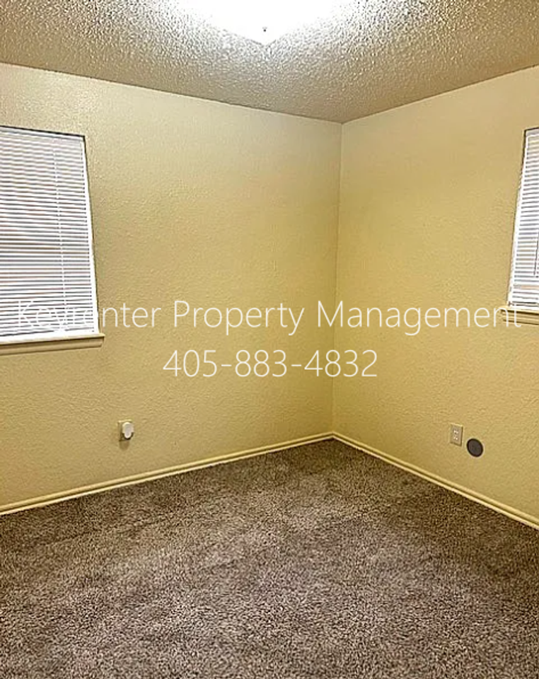 5316 S Briarwood Dr - Photo 3 of 10
