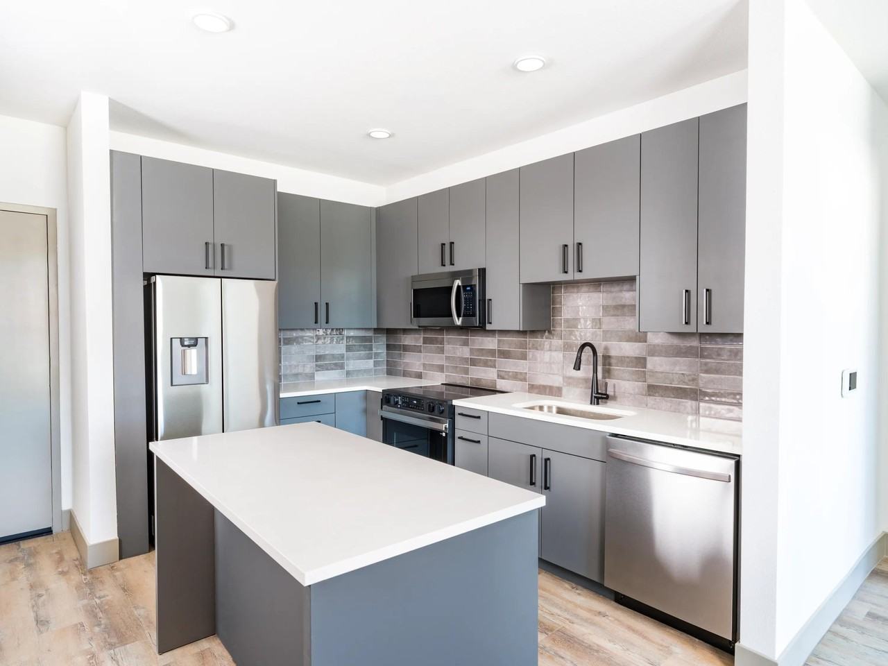 Modera Chandler - Photo 2 of 42