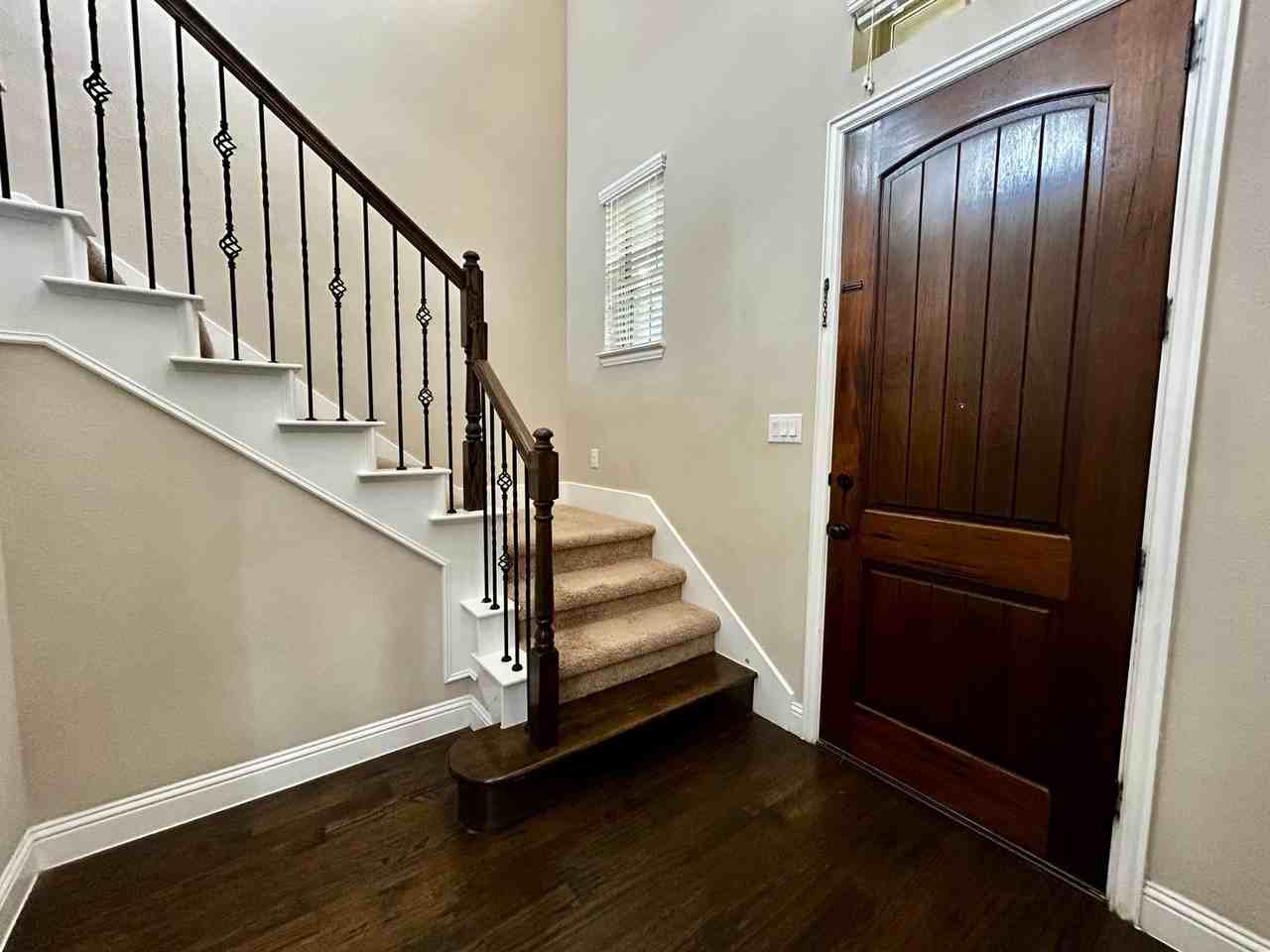 526 Evergreen Dr - Photo 2 of 28