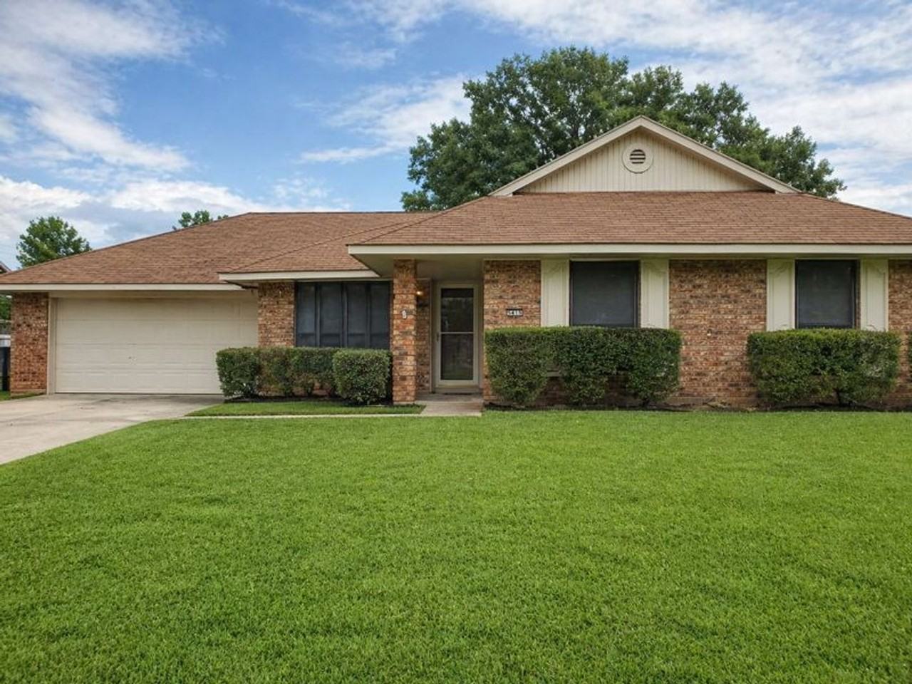 5415 Bayou Dr