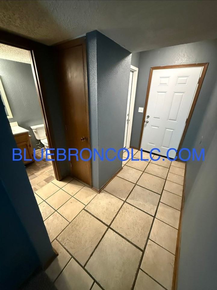 106 Sw Oxford Pl - Photo 2 of 11