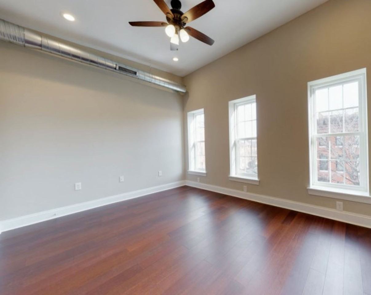32 North Chester Street - 9172 - Photo 2 of 10