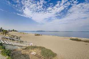 Spacious Apartment on Alki Beach! - Photo 1 of 1