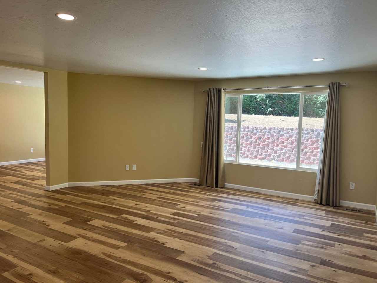 593 Oak Knoll Dr - Photo 7 of 23