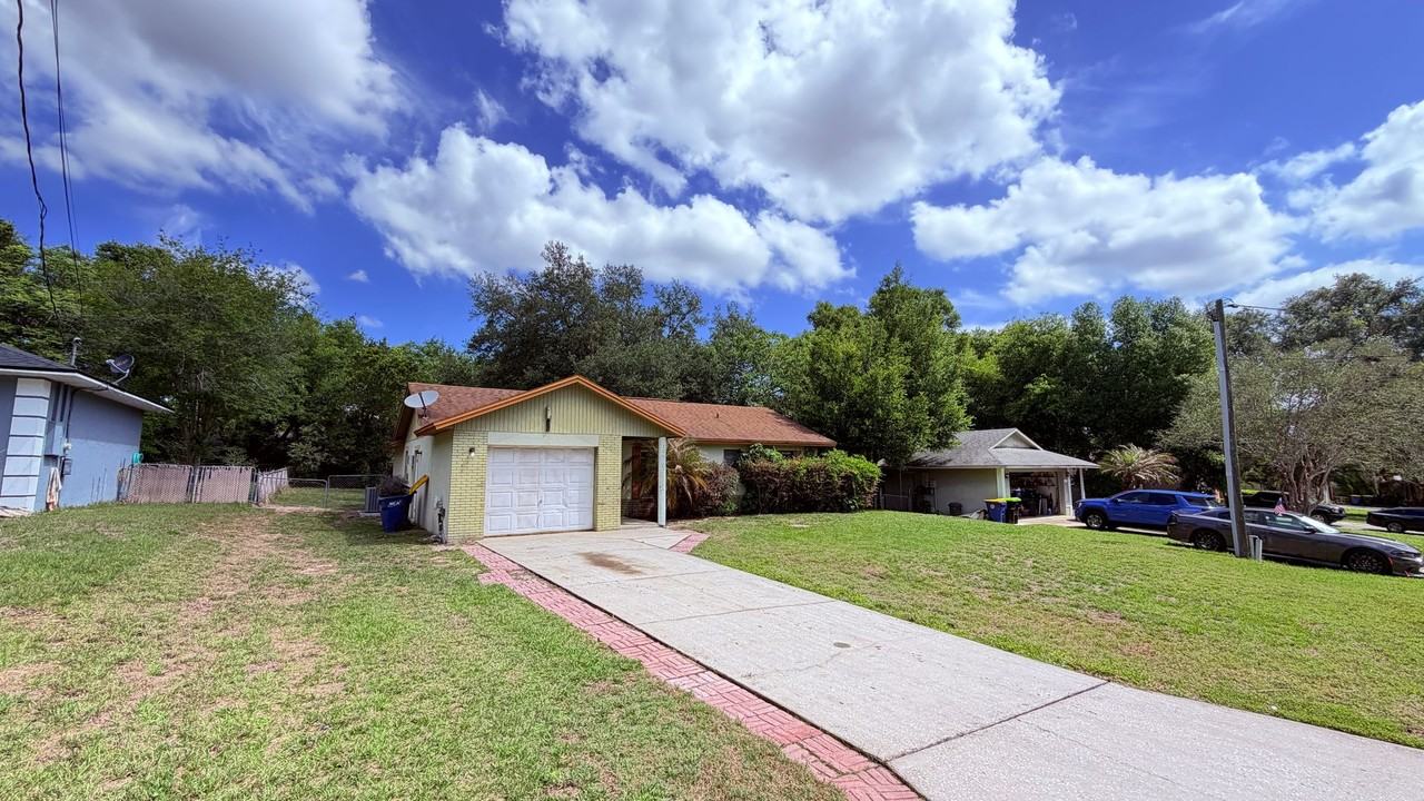104 E Osceola St - Photo 5 of 47