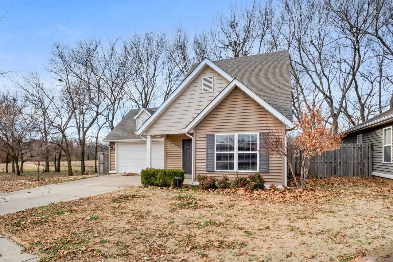 1481 S Holland Dr - Photo 2 of 29