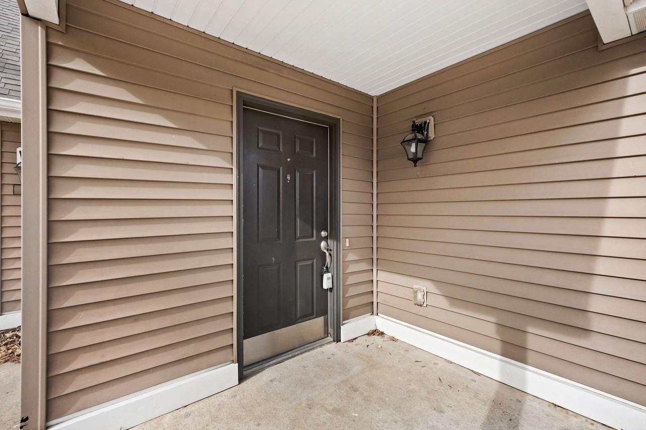 1481 S Holland Dr - Photo 4 of 29