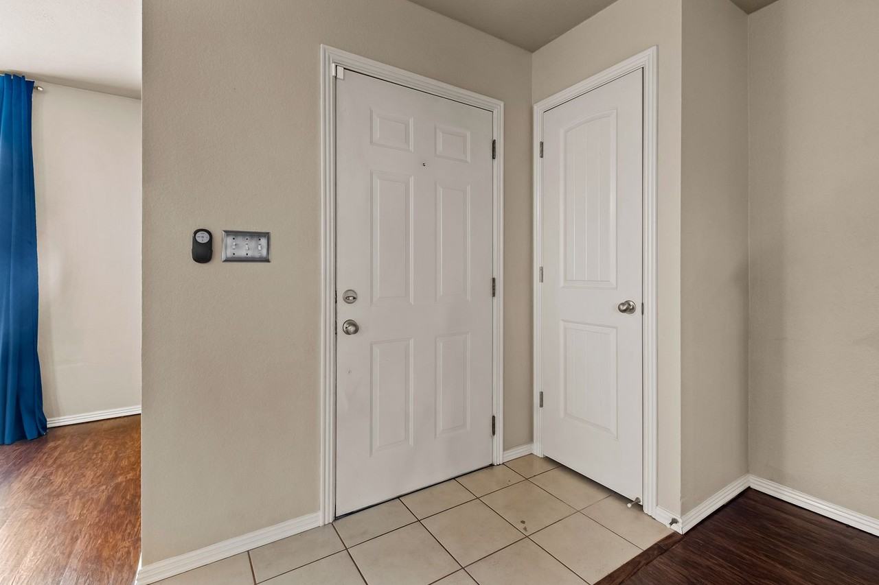 1481 S Holland Dr - Photo 5 of 29