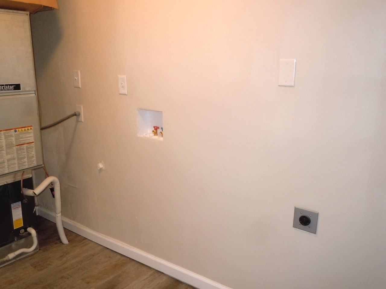 114 Greenfield Dr - Photo 5 of 10