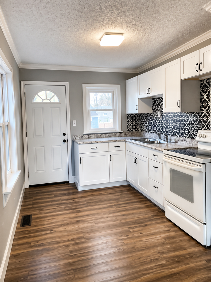 2662 Azelda St - Photo 2 of 11