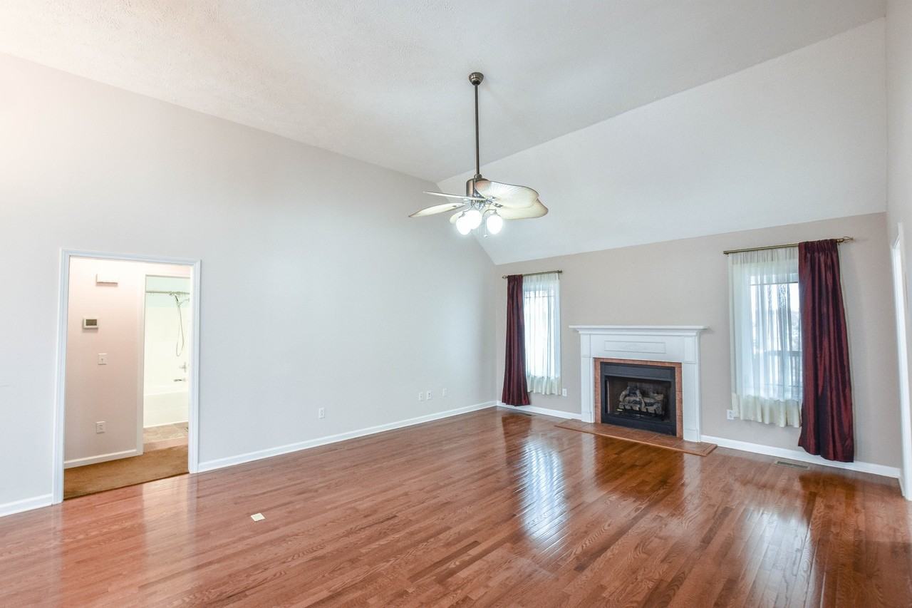 645 Fallbrook Ln - Photo 4 of 19