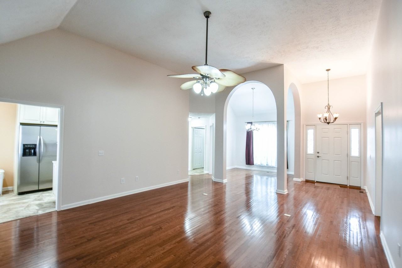 645 Fallbrook Ln - Photo 5 of 19