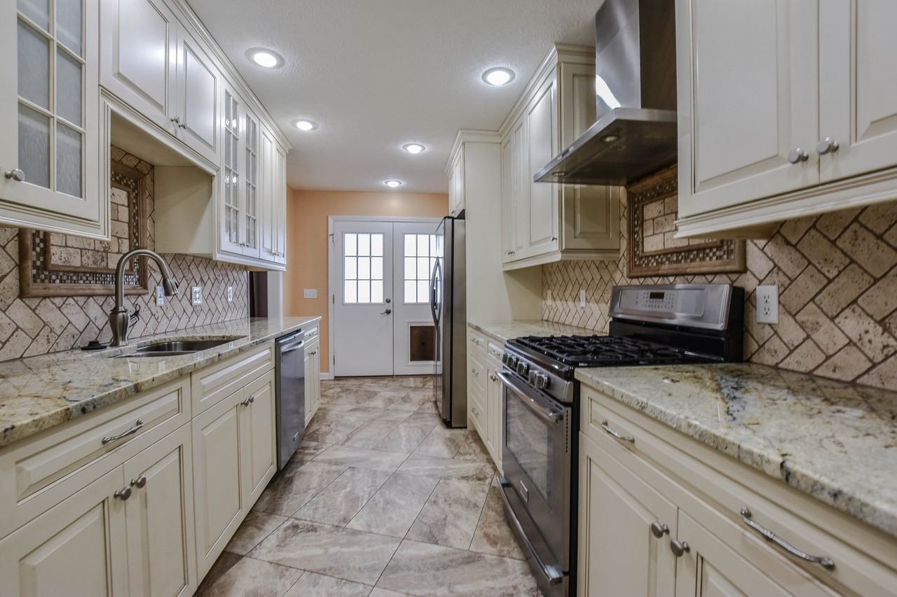 645 Fallbrook Ln - Photo 7 of 19