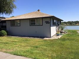 featured image of 1021 W Lakeside Dr