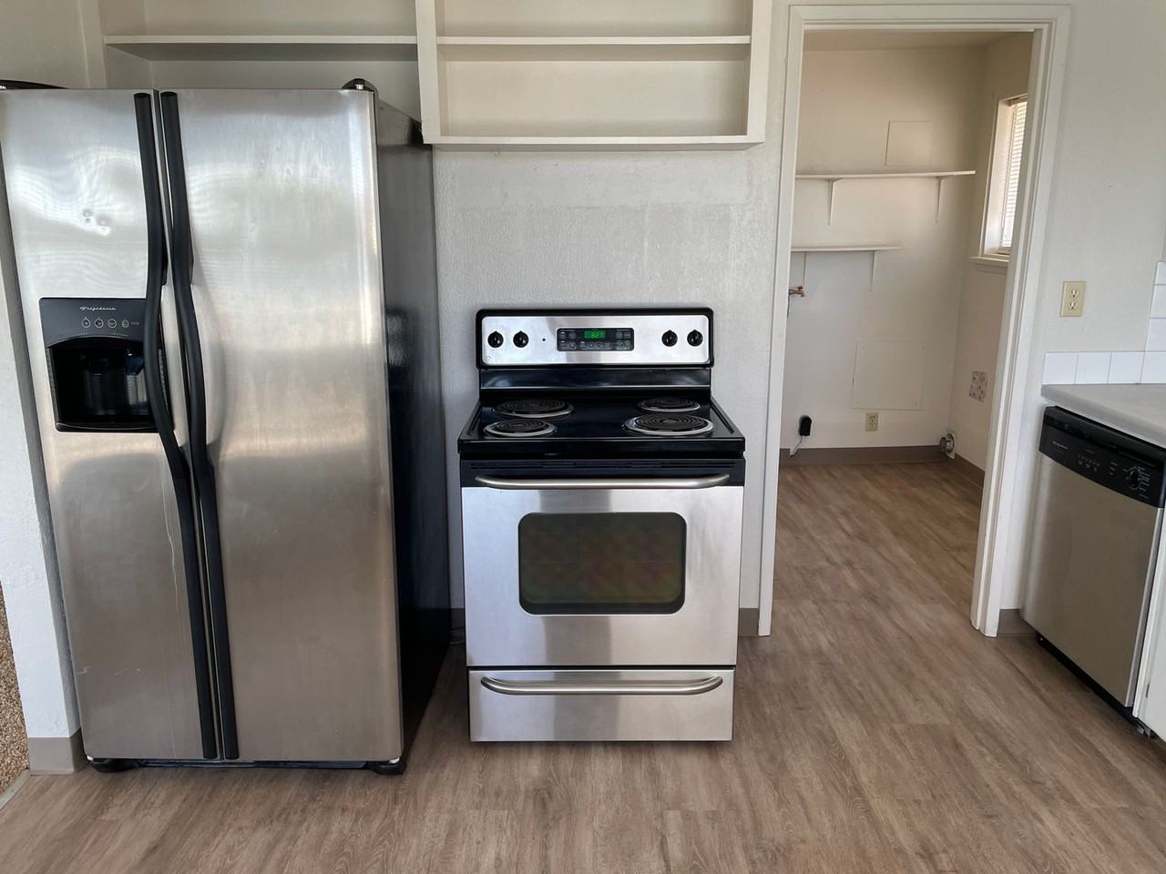 1021 W Lakeside Dr - Photo 2 of 15