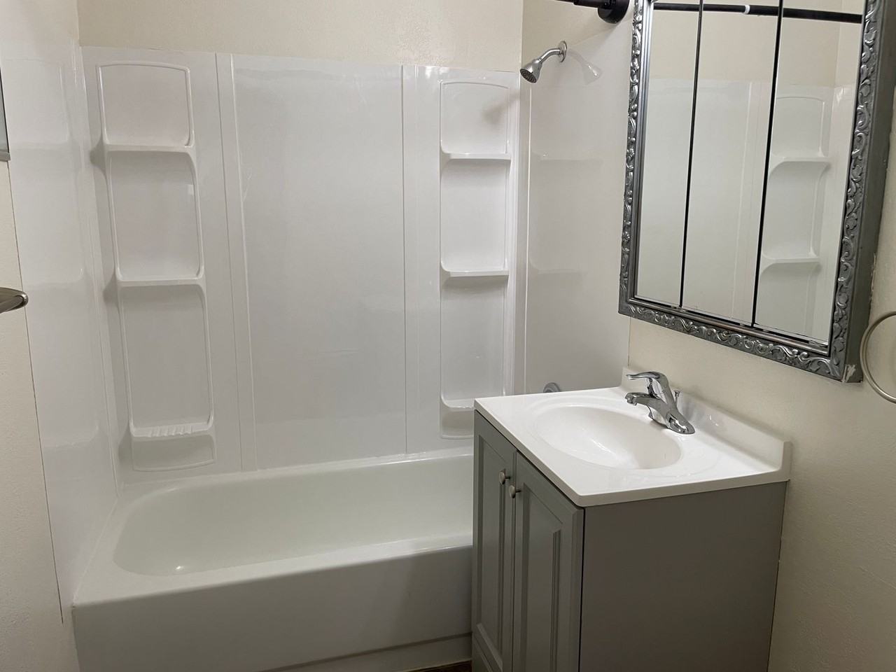 1021 W Lakeside Dr - Photo 4 of 15