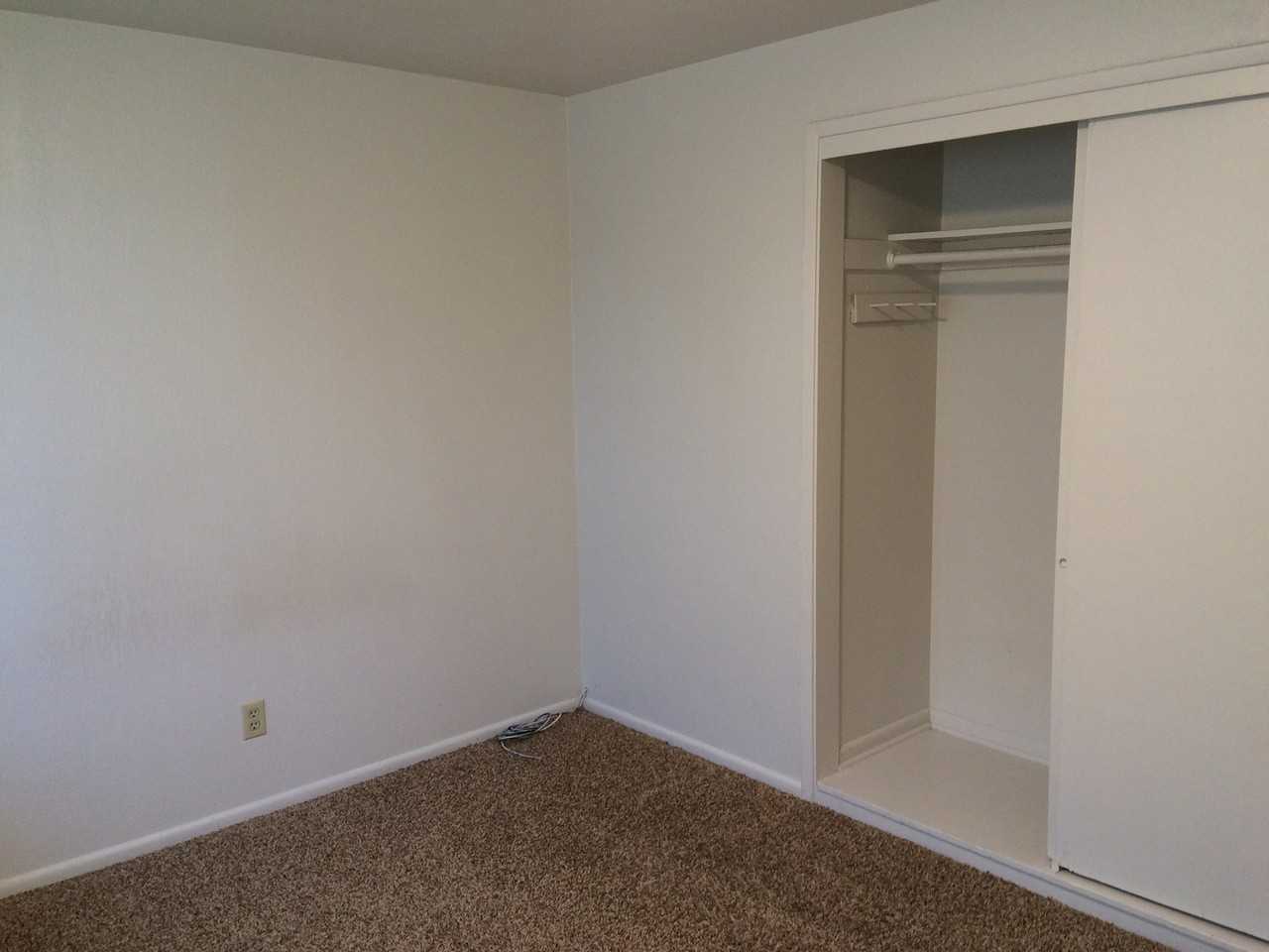 1021 W Lakeside Dr - Photo 7 of 15