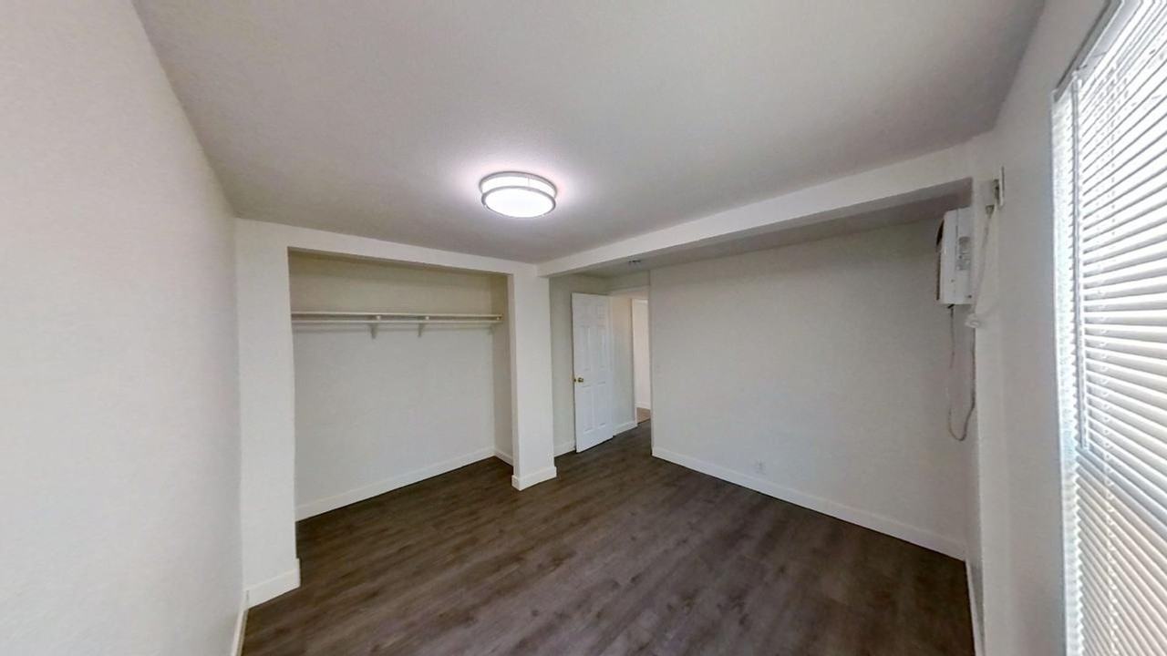 26026 9th St - Photo 7 of 11