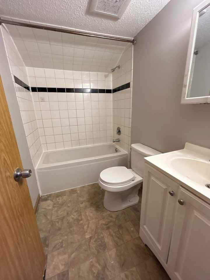 623 Maryland Ave E - Photo 6 of 15