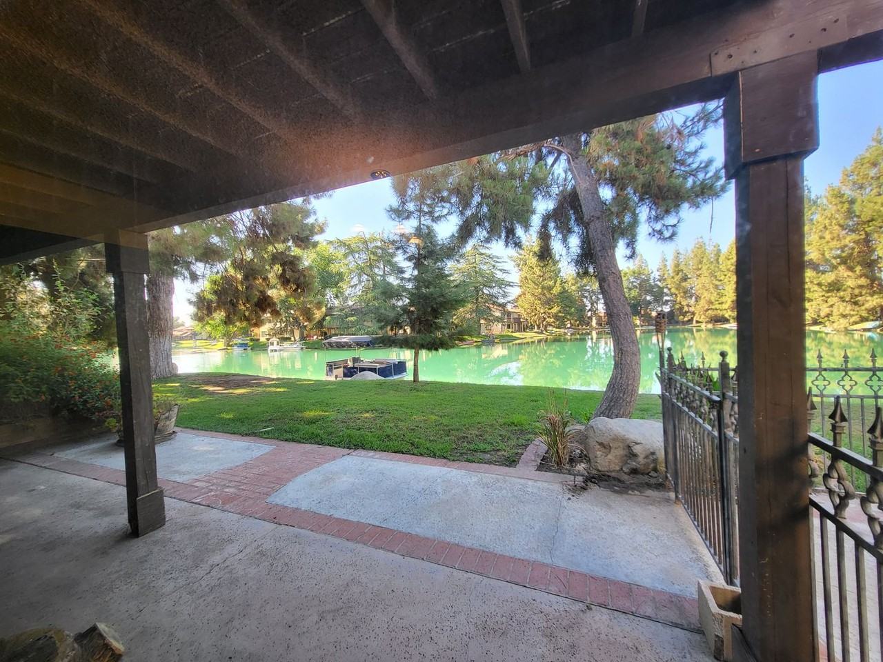 4147 Pinewood Lake Dr - Photo 2 of 32