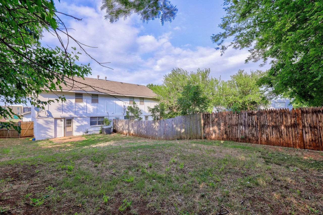 7507 Knight Lake Dr - Photo 4 of 37