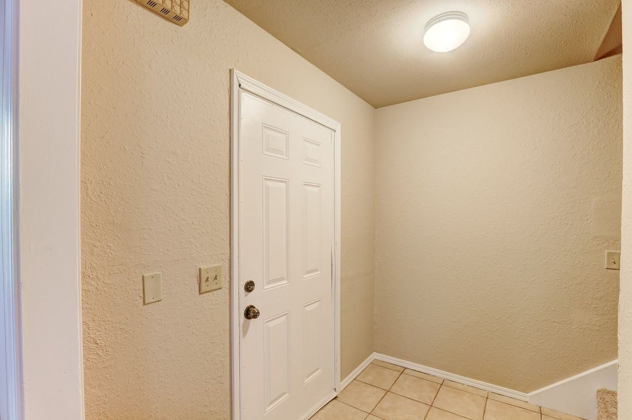 7507 Knight Lake Dr - Photo 7 of 37