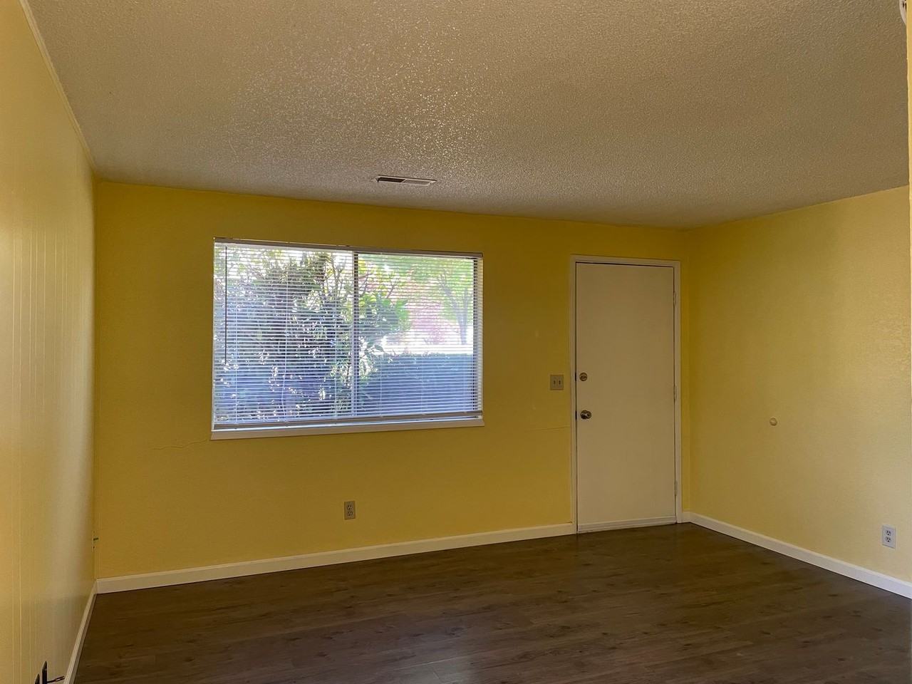 320 Ashland Ave - Photo 4 of 21