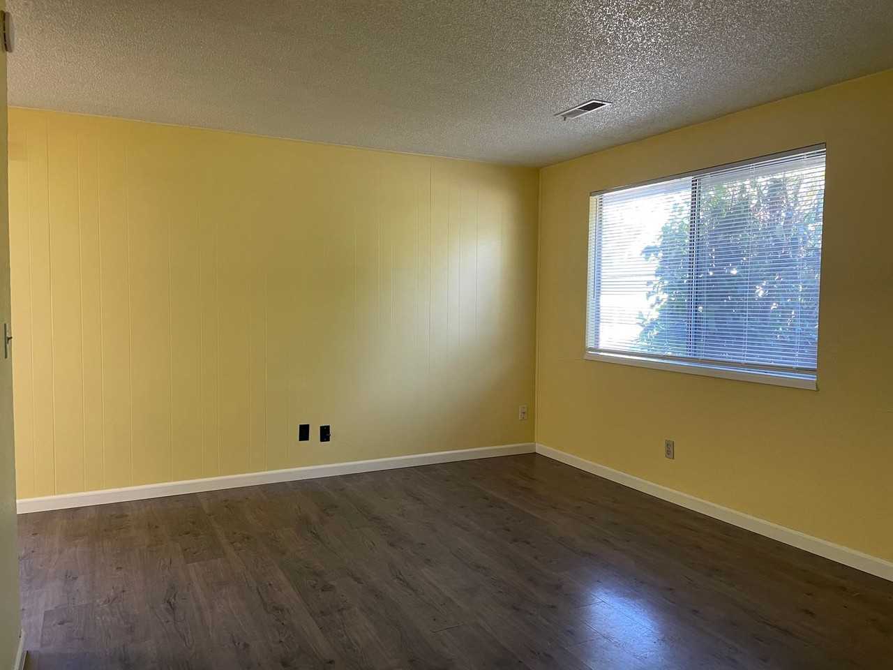 320 Ashland Ave - Photo 5 of 21