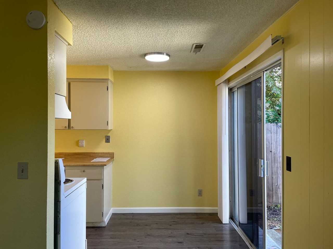 320 Ashland Ave - Photo 6 of 21