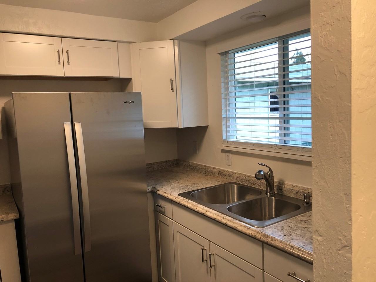 668 W Quinalt St - Photo 6 of 29