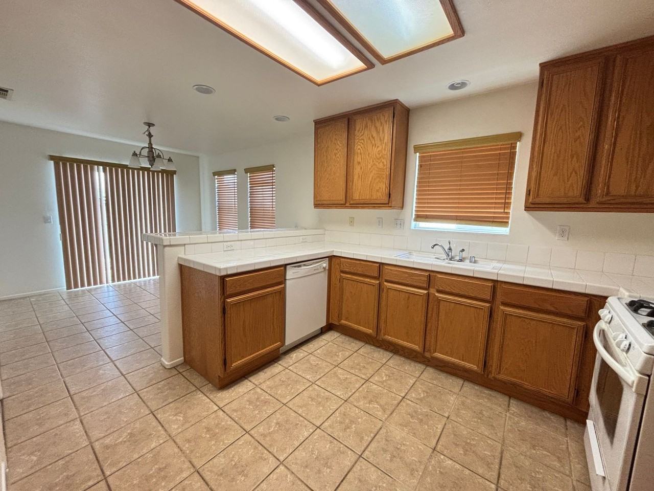 2416 W Valley Vis - Photo 7 of 29