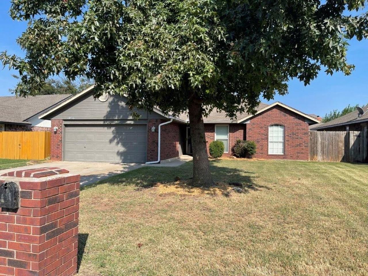 1056 N Ridgecrest Way - Photo 3 of 4