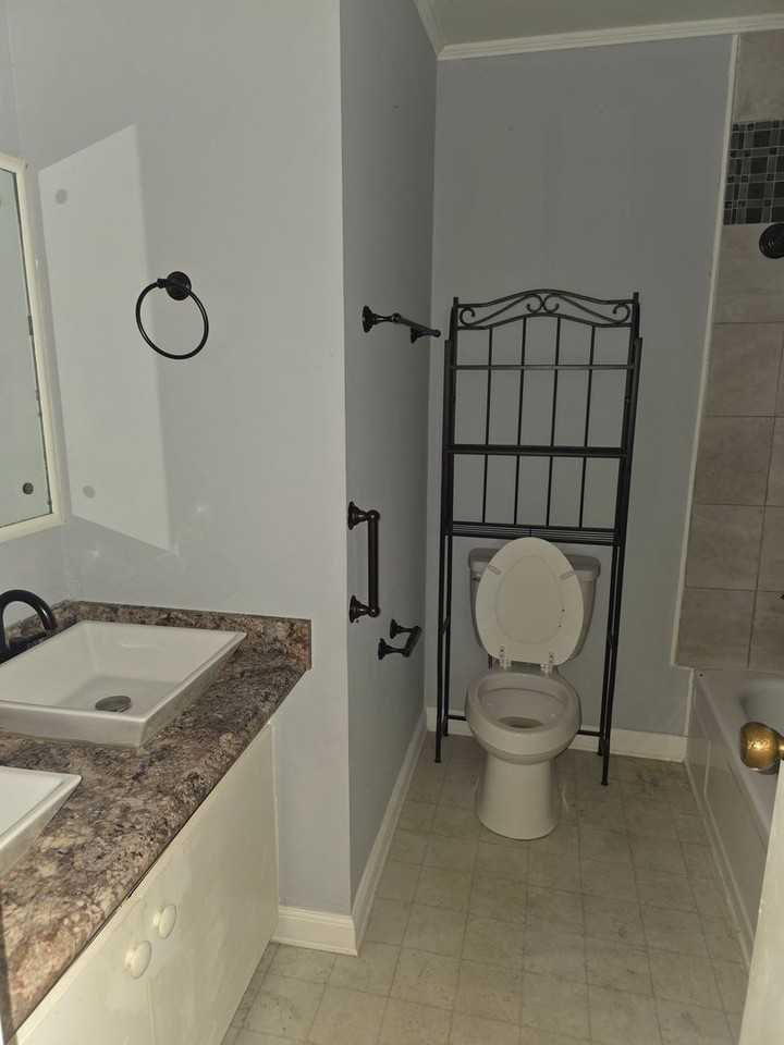 2215 Hillcrest Ave #5F - Photo 6 of 9