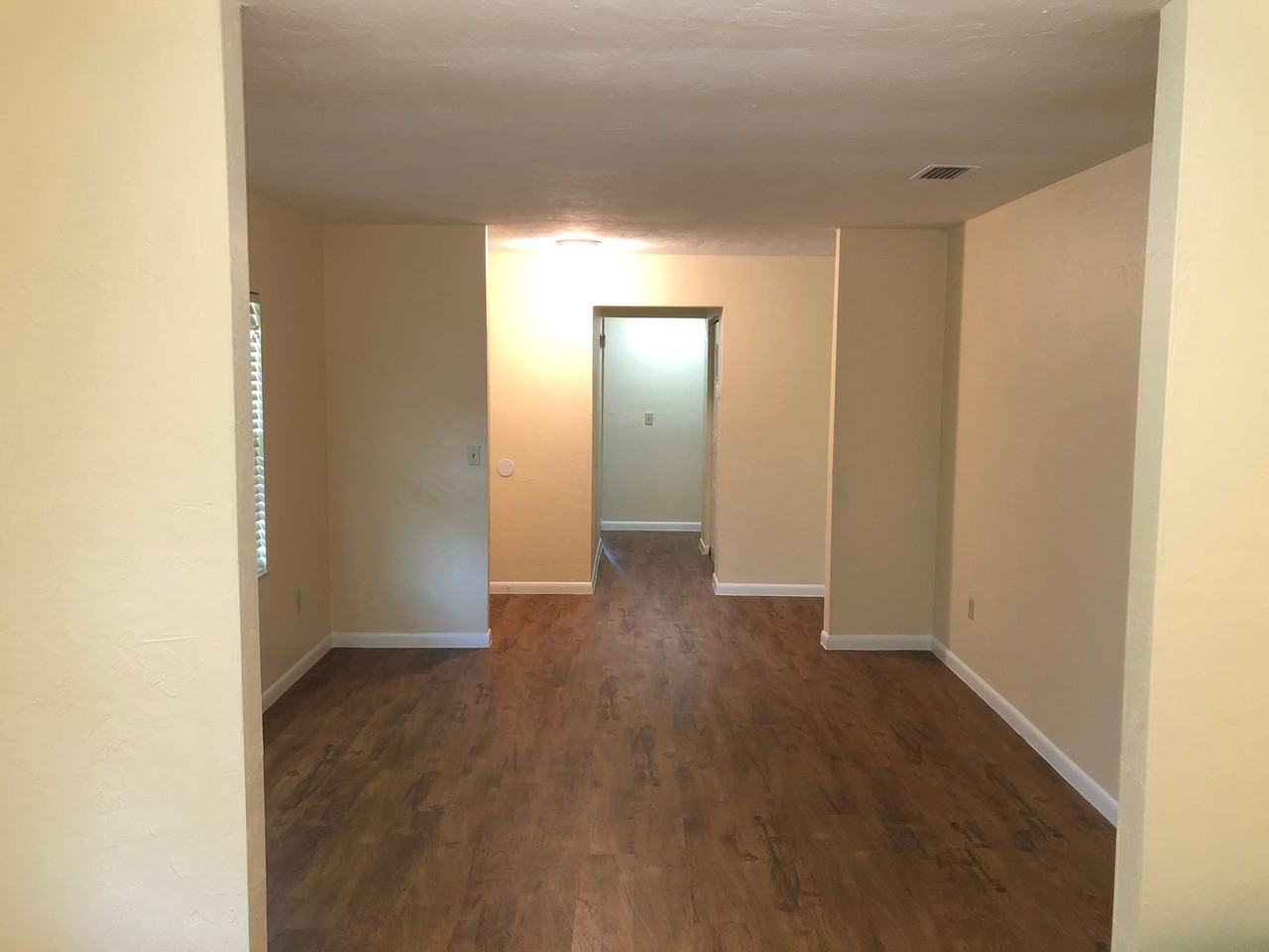 1915 Sw 42nd Ave - Photo 4 of 29