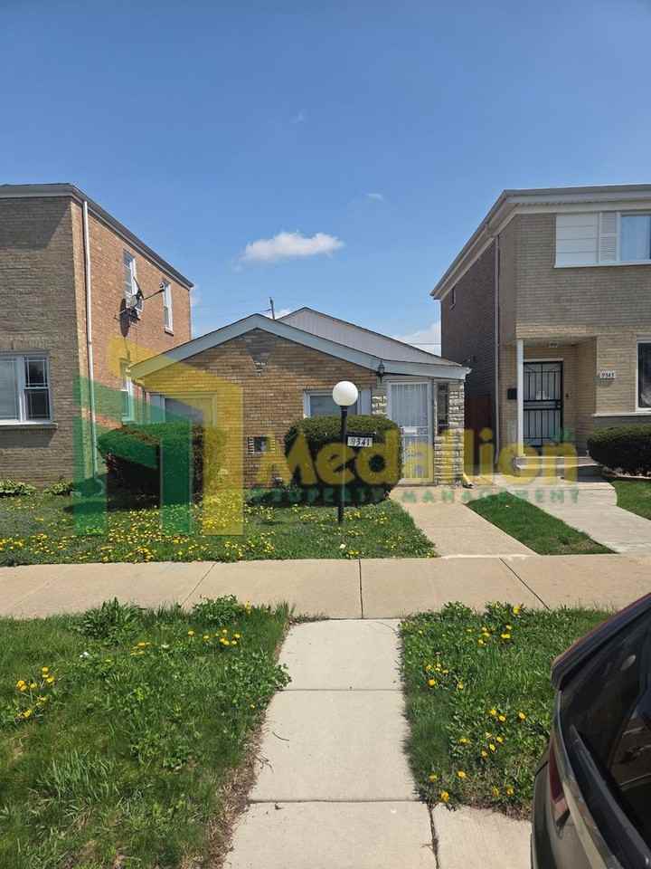 9341 S Parnell Ave - Photo 3 of 16