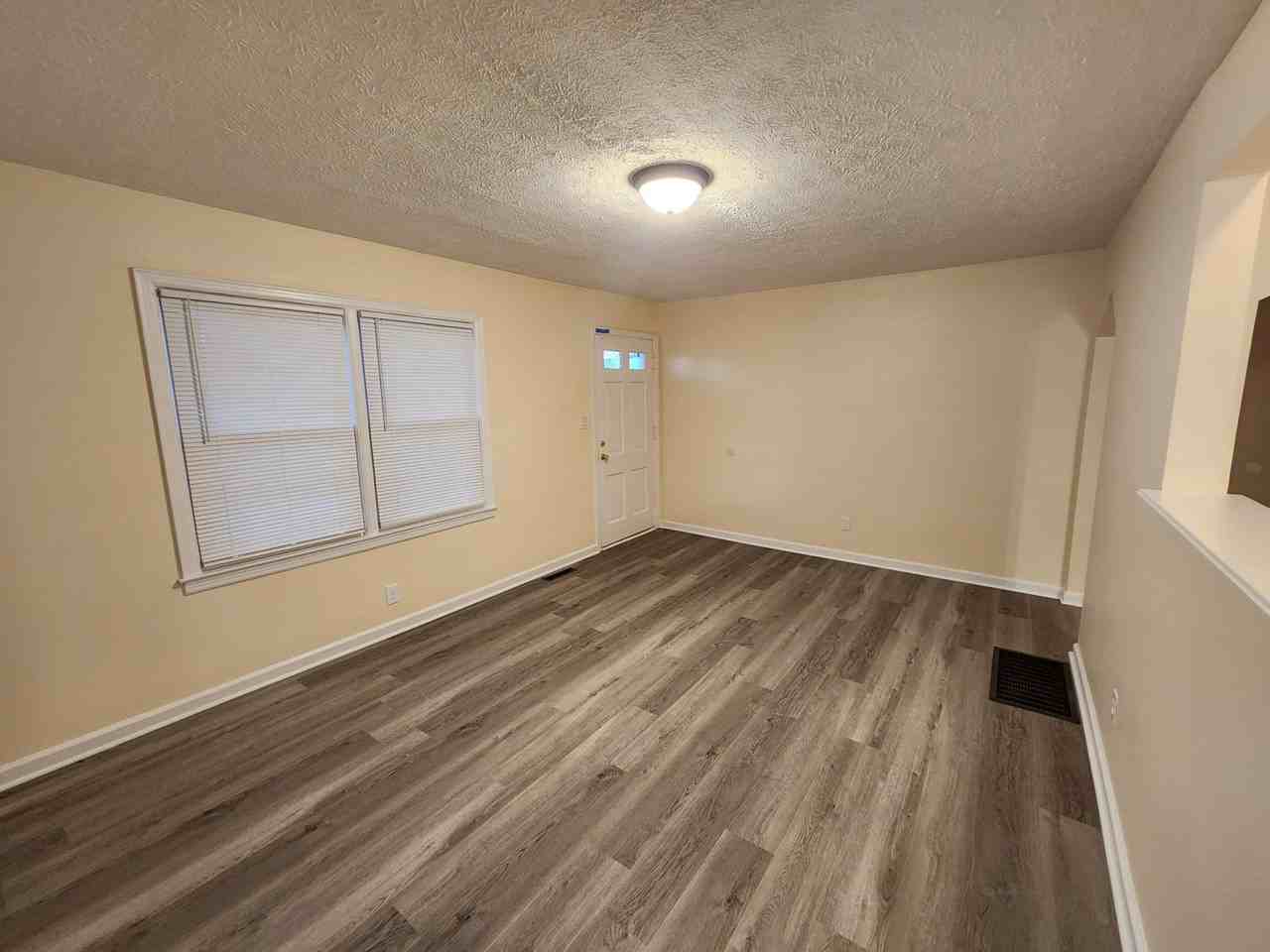 1726 Sonne Ave - Photo 5 of 16