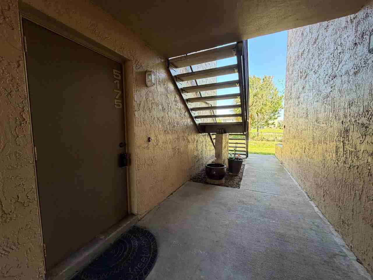 5175 Vineland Rd #B105 - Photo 2 of 23