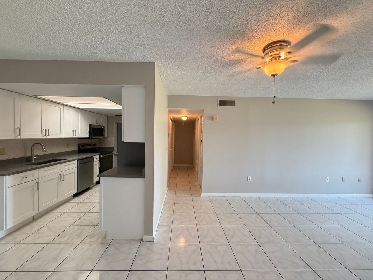 5175 Vineland Rd #B105 - Photo 3 of 23