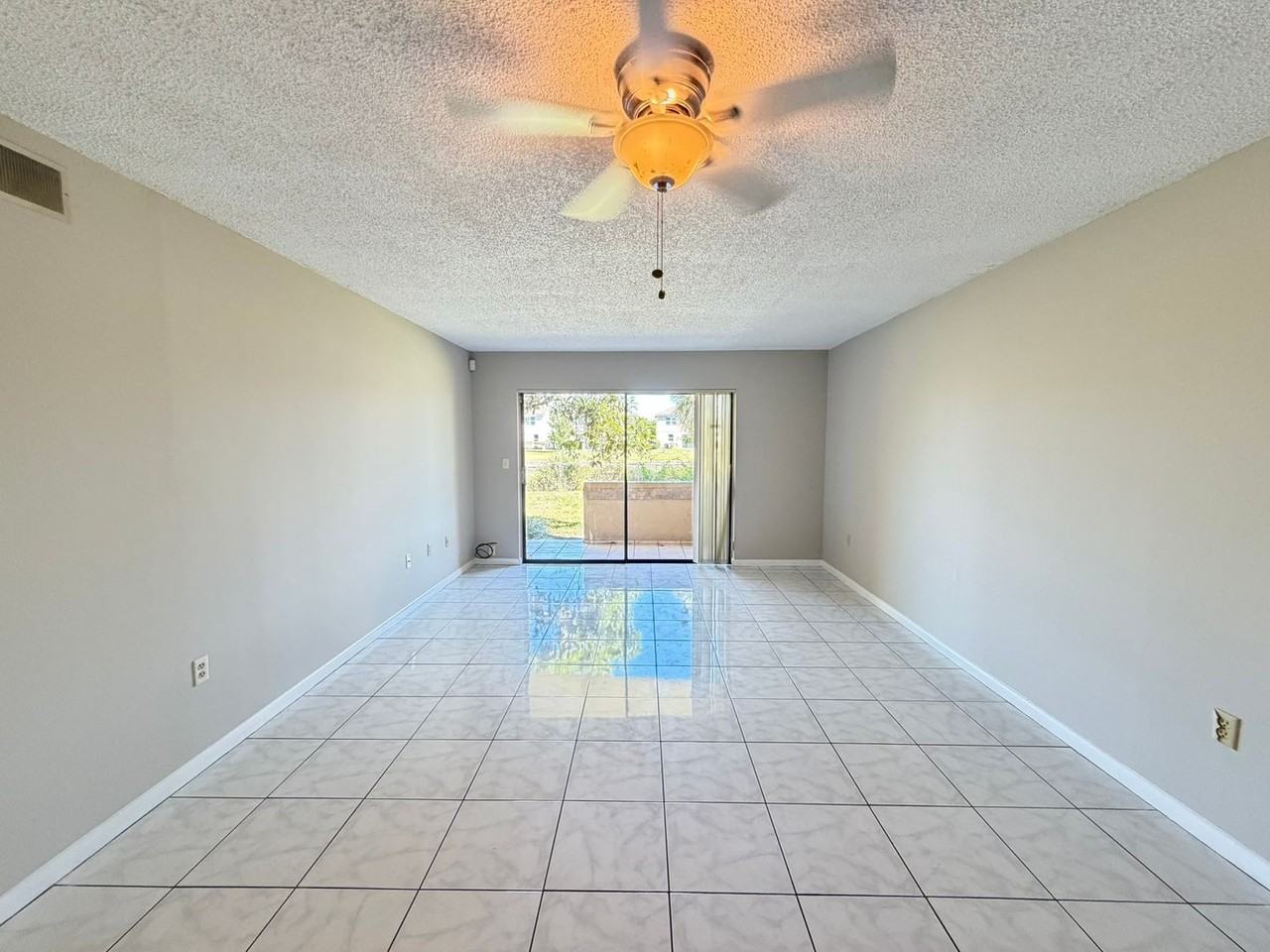 5175 Vineland Rd #B105 - Photo 4 of 23