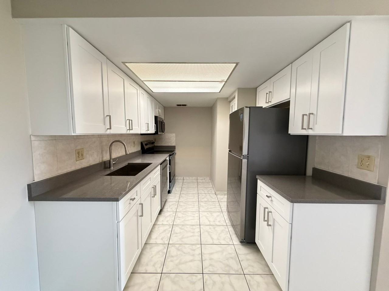 5175 Vineland Rd #B105 - Photo 7 of 23