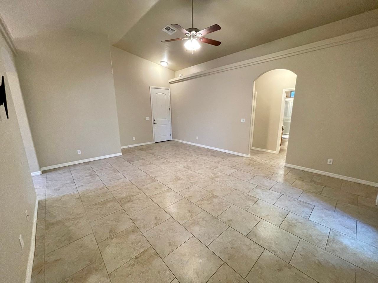 3695 N Adams St - Photo 6 of 32