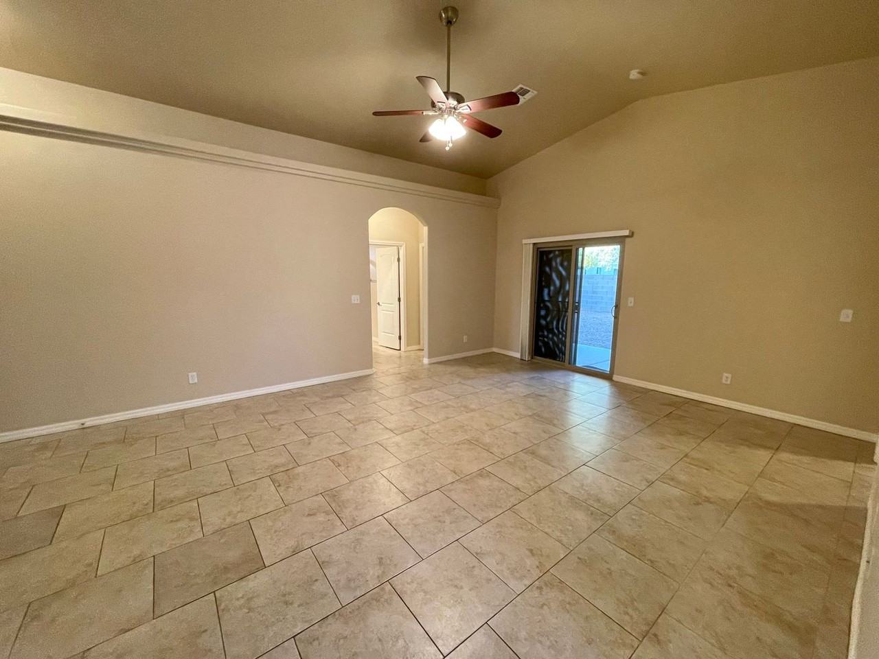 3695 N Adams St - Photo 7 of 32