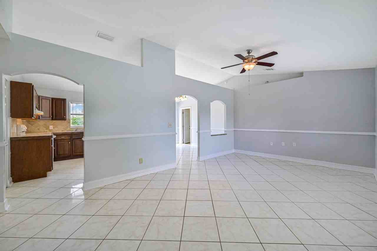 18522 Evergreen Rd - Photo 3 of 21