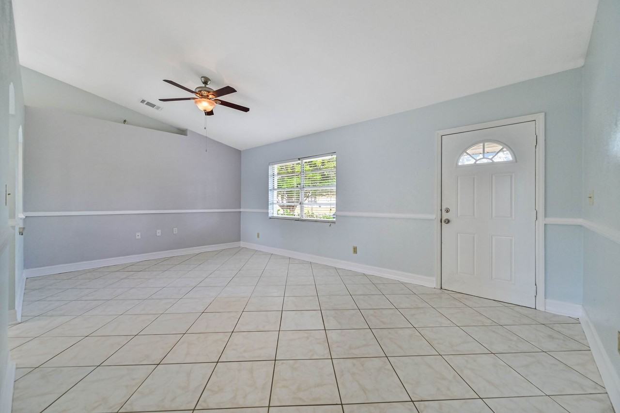 18522 Evergreen Rd - Photo 4 of 21